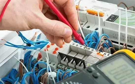 Professional electrician in Kensington